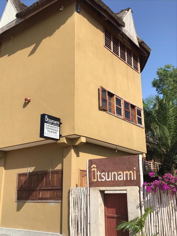 Hotel Otsunami Lome Bagian luar foto