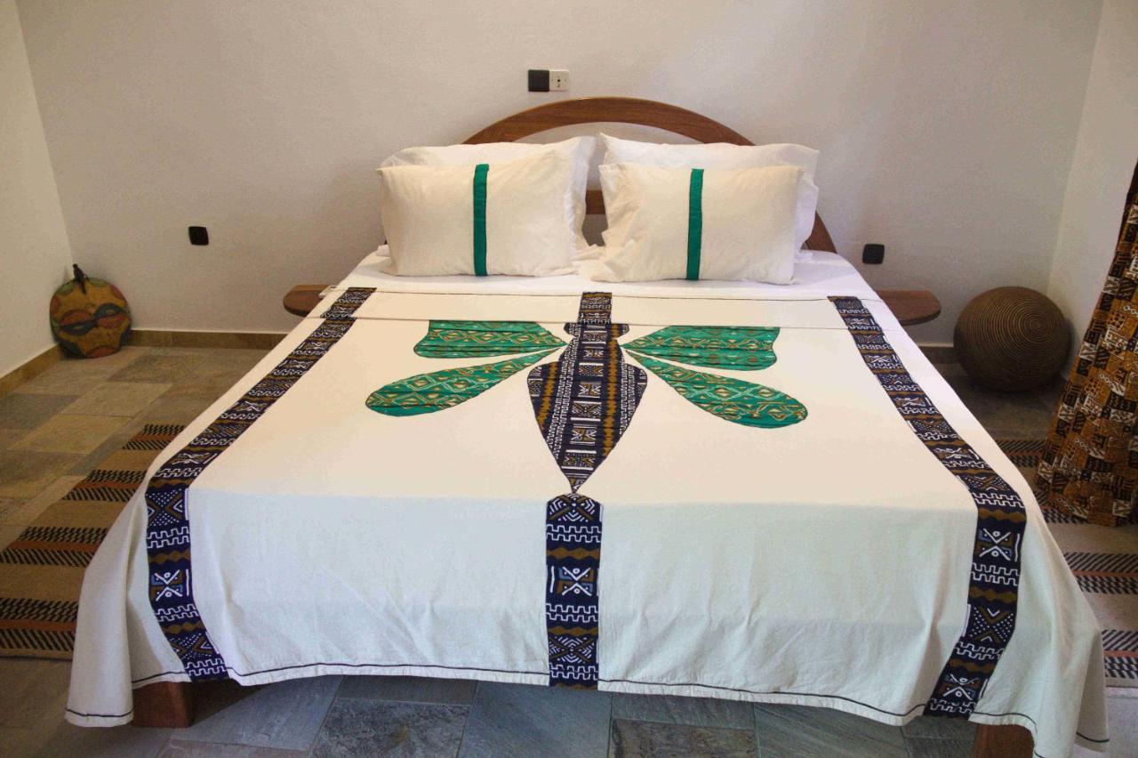Hotel Otsunami Lome Bagian luar foto