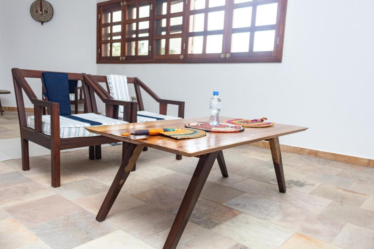 Hotel Otsunami Lome Bagian luar foto