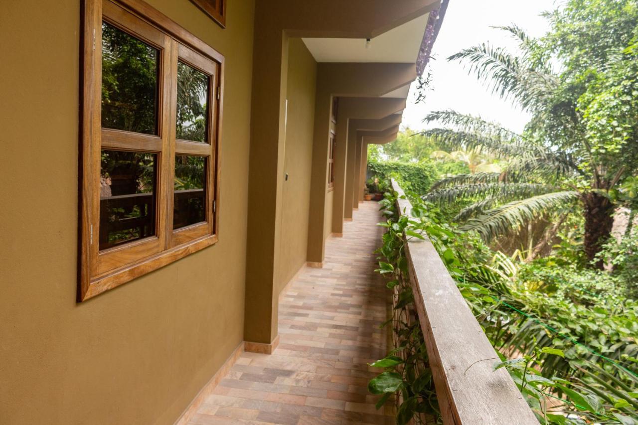 Hotel Otsunami Lome Bagian luar foto