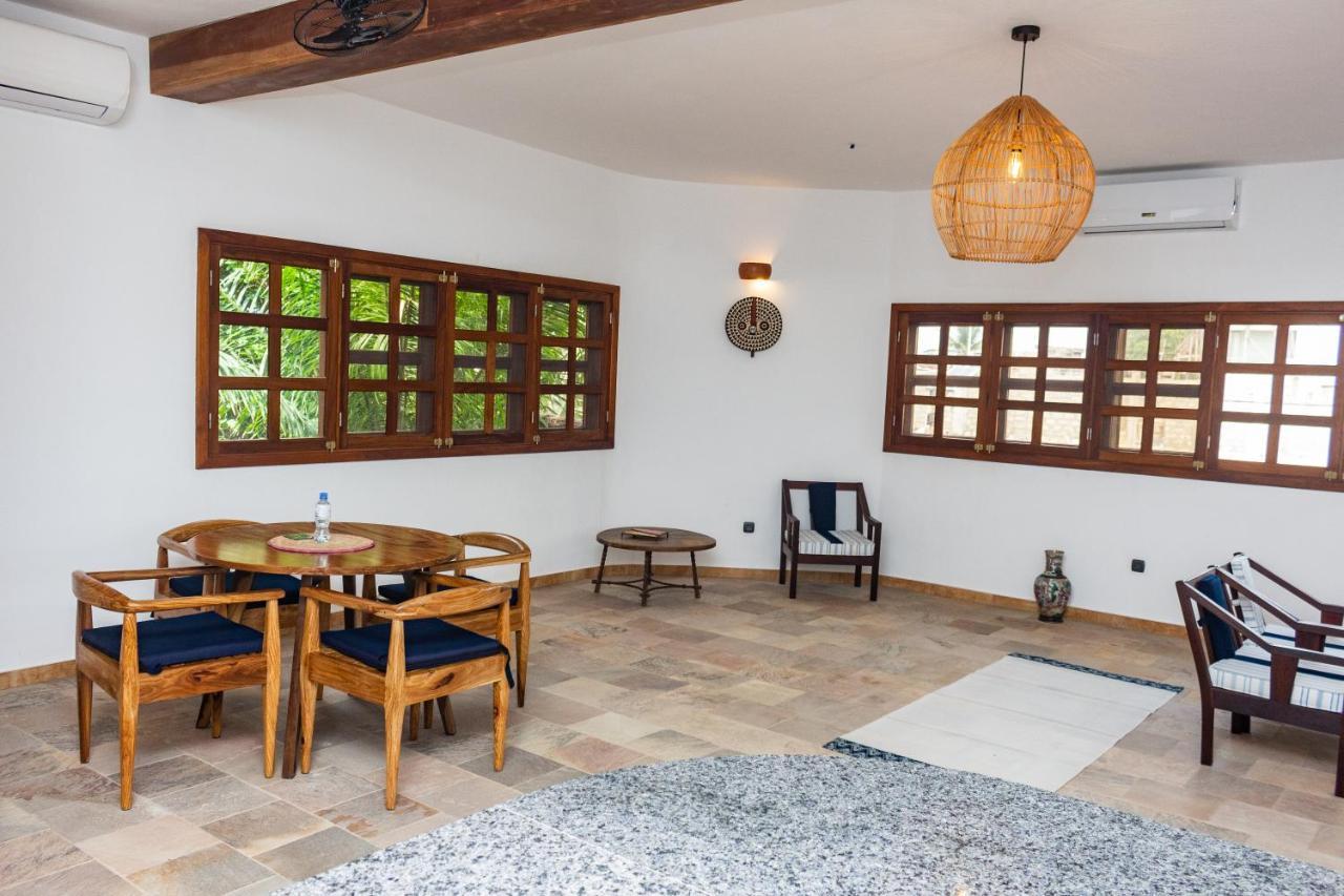 Hotel Otsunami Lome Bagian luar foto