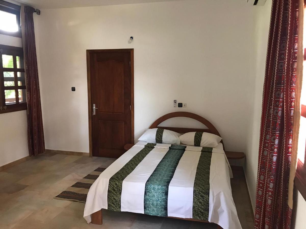 Hotel Otsunami Lome Bagian luar foto